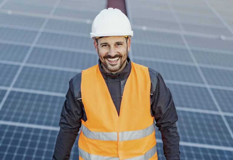 Aurinkopaneeleiden asennus