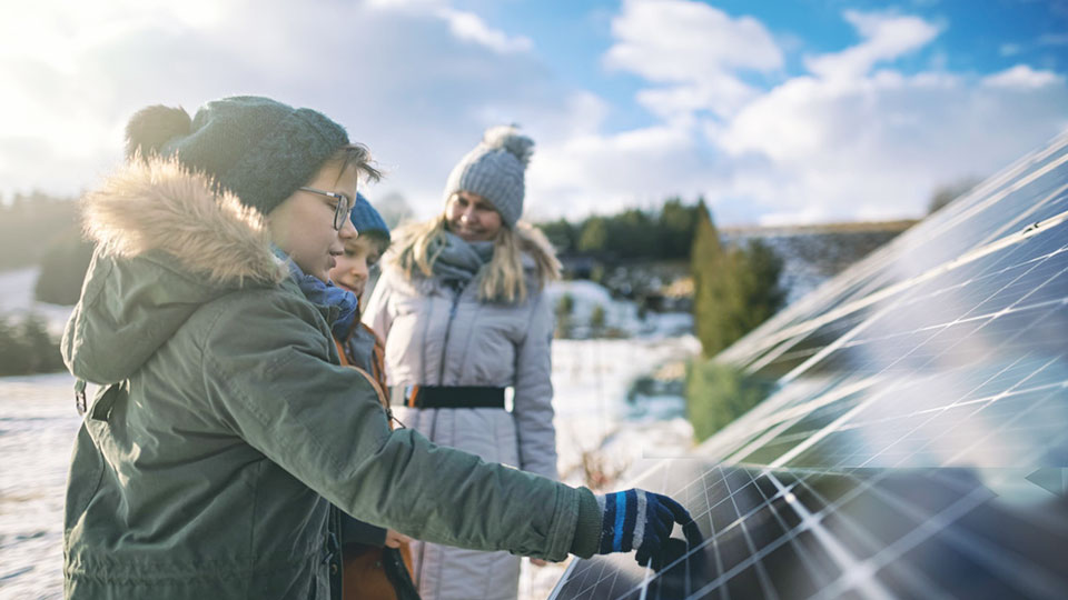 Aurinkosähkön trendit 2025: Teknologia kehittyy, mahdollisuudet kasvavat 1 Uusiutuvan energian asiantuntijasi aurinkopaneeli bifacial Uusiutuvan energian asiantuntijasi