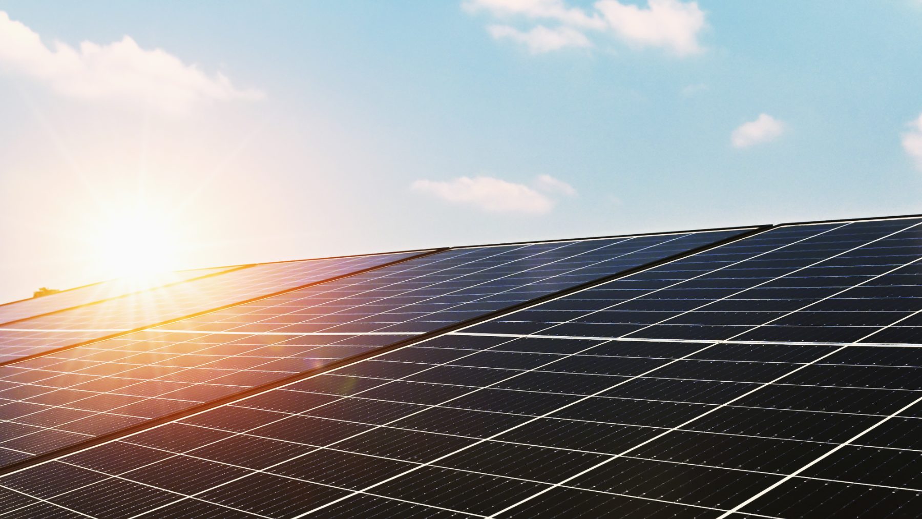 Aurinkoenergia: Älykkään Energian Kattava Opas Yrityksille, Kotitalouksille ja Taloyhtiöille